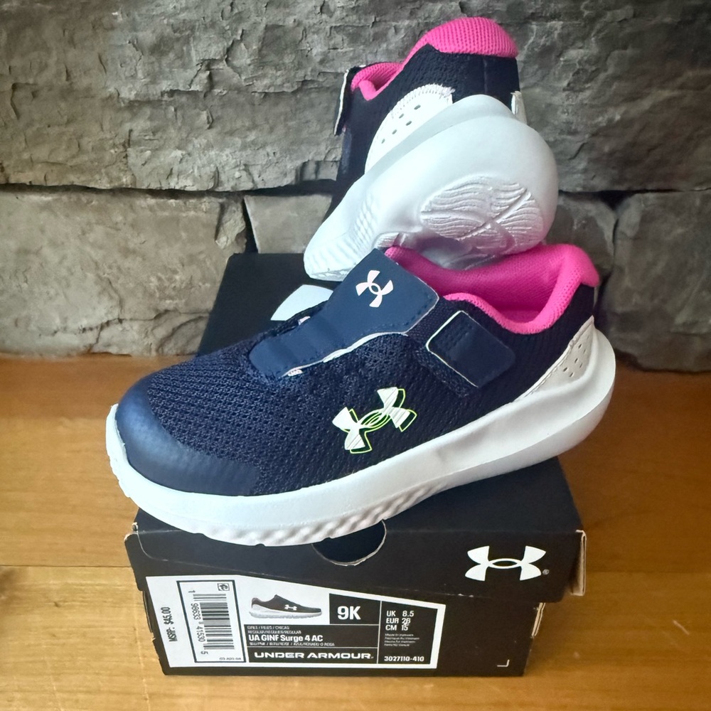 NIB/New Little Girl’s Under Armour shoes size 9k
